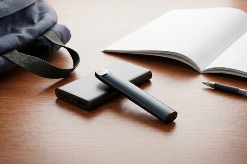 Vaping u nastolatków – jak rozpoznać, że dziecko używa e-papierosów?